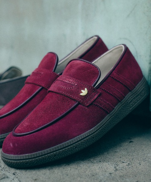 adidas(アディダス)の「HANDBALL SPEZIAL LOAFER W KK2780(ローファー・レディース・レッド・22.0cm/22.5cm/23.0cm/23.5cm/24.0cm/24.5cm/25.5cm/26.0cm/26.5cm/27.0cm/27.5cm/28.0cm/28.5cm/25.0cm)」の2枚目の写真