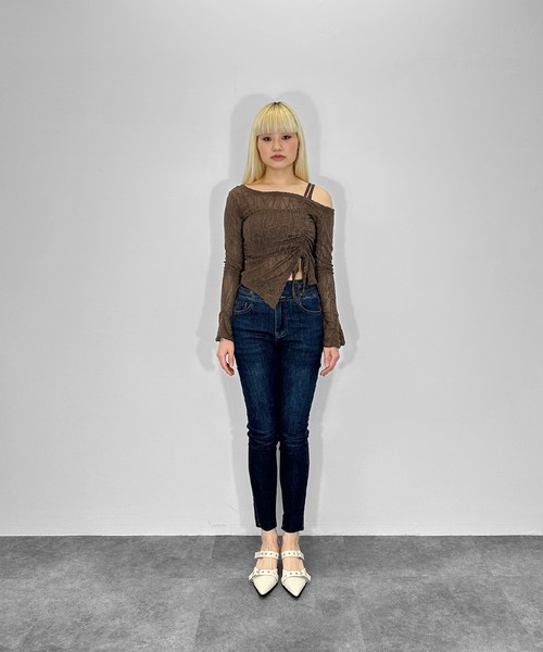 MATU:TA(マトゥータ)の「【きれいめトップス】ドロストストレッチレーストップス / アシメ シースルー シアートップス 透け感 長袖 ワンショルダー 海外ガール スタイルアップ フレアスリーブ ドロスト ストレッチ リボン ホワイト ブラウン ブラック 白 茶 黒(Tシャツ/カットソー・レディース・ホワイト/ブラウン/ブラック・FREE)」の9枚目の写真