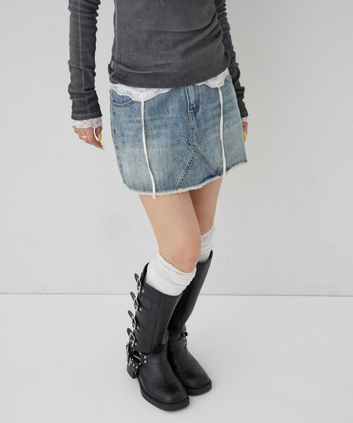 WHO'S WHO gallery（フーズフーギャラリー）の「スタッズデニムミニスカート（デニムスカート・レディース・サックスブルー/ネイビー・SMALL/MEDIUM）」の4枚目の写真