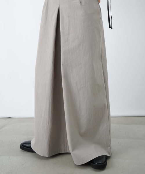 LUCA/LADY LUCK LUCA（ルカ/レディラックルカ）の「LC/LLL タックスカートライクサロペットパンツ（サロペット/オーバーオール・レディース・ライトベージュ/グレー・FREE）」の10枚目の写真