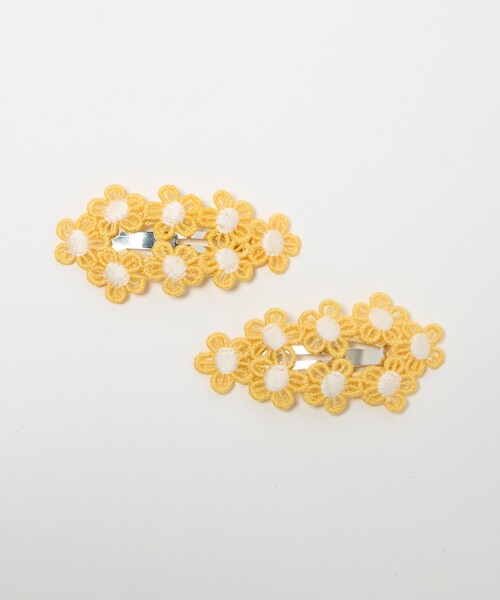 green label relaxing(グリーンレーベルリラクシング)の「<Rockahula Kids>Crochet Flower ヘアクリップ / キッズ(バレッタ/ヘアクリップ・キッズ・イエロー・FREE)」の1枚目の写真