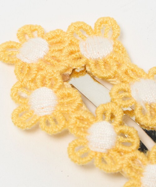 green label relaxing(グリーンレーベルリラクシング)の「<Rockahula Kids>Crochet Flower ヘアクリップ / キッズ(バレッタ/ヘアクリップ・キッズ・イエロー・FREE)」の5枚目の写真