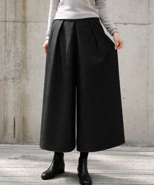 SallyLunn（サリーラン）の「クロップドタックパンツ（その他パンツ・レディース・グレー/ブラック・MEDIUM/LARGE）」の8枚目の写真