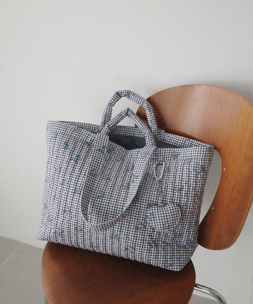 SLOBE IENA(スローブイエナ)の「《WEB限定/追加》Margaux Dereume × SLOBE キルティングトートバッグ(トートバッグ・レディース・ブラック/スカイブルー・FREE)」の11枚目の写真