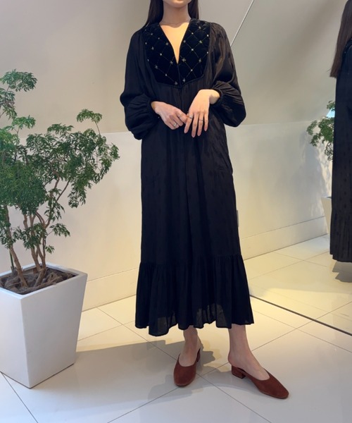 sara mallika（サラ マリカ）の「VELVET BEADS EMBROIDERY DRESS（ドレス・レディース・ブラック・M）」の2枚目の写真