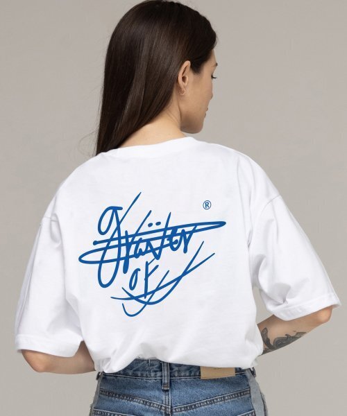 GRAVER（グレーバー）の「[ユニセックス]サインブルーレタリングバックロゴ半袖Tシャツ_2カラー（Tシャツ/カットソー・レディース・ネイビー/ホワイト・SMALL/MEDIUM/LARGE）」の5枚目の写真