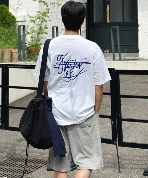 GRAVER（グレーバー）の「[ユニセックス]サインブルーレタリングバックロゴ半袖Tシャツ_2カラー（Tシャツ/カットソー・レディース・ネイビー/ホワイト・SMALL/MEDIUM/LARGE）」の12枚目の写真