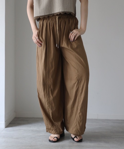 YENNA（イェンナ）の「カーブボリュームパンツ（その他パンツ・レディース・ブラック/ブラウン/グレイッシュベージュ・FREE）」の7枚目の写真