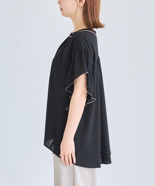 LAVEANGE(ラビアンジェ)の「ジョーゼットバイカラーブラウス|配色ラインで魅せる大人のとろみブラウス/ON・OFF兼用/半袖/きれいめ/洗える(シャツ/ブラウス・レディース・ブラック/オフホワイト・M/LL/3L/4L/5L)」の22枚目の写真