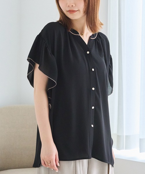 LAVEANGE(ラビアンジェ)の「ジョーゼットバイカラーブラウス|配色ラインで魅せる大人のとろみブラウス/ON・OFF兼用/半袖/きれいめ/洗える(シャツ/ブラウス・レディース・ブラック/オフホワイト・M/LL/3L/4L/5L)」の3枚目の写真
