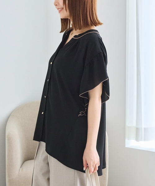 LAVEANGE(ラビアンジェ)の「ジョーゼットバイカラーブラウス|配色ラインで魅せる大人のとろみブラウス/ON・OFF兼用/半袖/きれいめ/洗える(シャツ/ブラウス・レディース・ブラック/オフホワイト・M/LL/3L/4L/5L)」の5枚目の写真