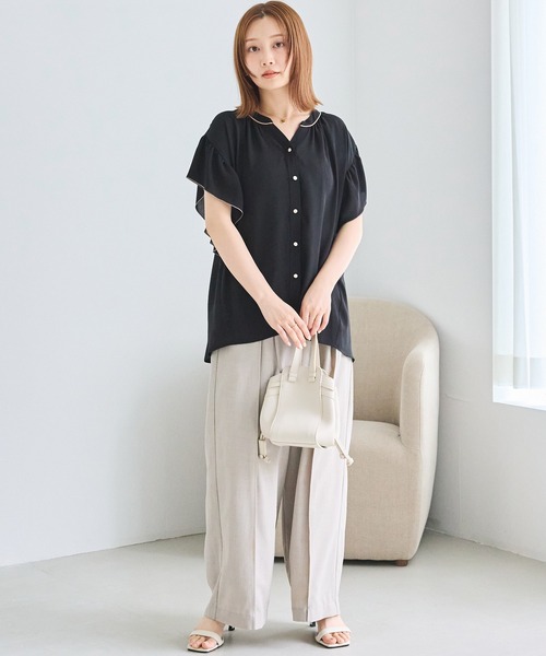 LAVEANGE(ラビアンジェ)の「ジョーゼットバイカラーブラウス|配色ラインで魅せる大人のとろみブラウス/ON・OFF兼用/半袖/きれいめ/洗える(シャツ/ブラウス・レディース・ブラック/オフホワイト・M/LL/3L/4L/5L)」の7枚目の写真