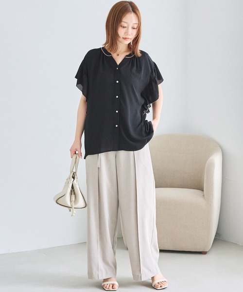 LAVEANGE(ラビアンジェ)の「ジョーゼットバイカラーブラウス|配色ラインで魅せる大人のとろみブラウス/ON・OFF兼用/半袖/きれいめ/洗える(シャツ/ブラウス・レディース・ブラック/オフホワイト・M/LL/3L/4L/5L)」の8枚目の写真