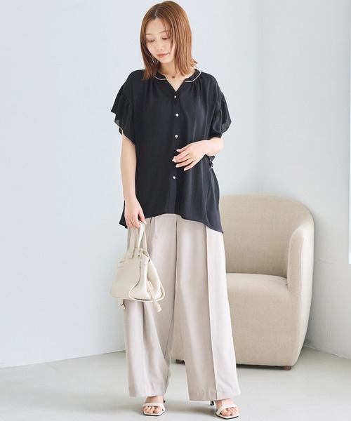 LAVEANGE(ラビアンジェ)の「ジョーゼットバイカラーブラウス|配色ラインで魅せる大人のとろみブラウス/ON・OFF兼用/半袖/きれいめ/洗える(シャツ/ブラウス・レディース・ブラック/オフホワイト・M/LL/3L/4L/5L)」の9枚目の写真