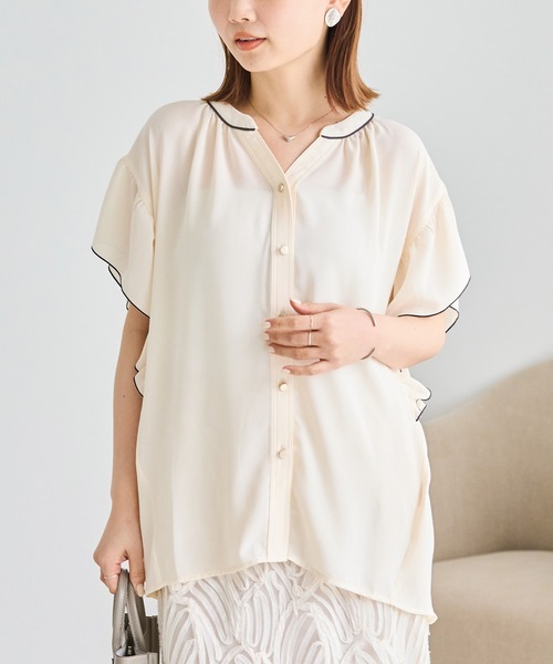 LAVEANGE(ラビアンジェ)の「ジョーゼットバイカラーブラウス|配色ラインで魅せる大人のとろみブラウス/ON・OFF兼用/半袖/きれいめ/洗える(シャツ/ブラウス・レディース・ブラック/オフホワイト・M/LL/3L/4L/5L)」の13枚目の写真