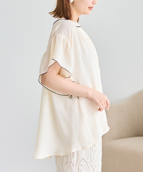 LAVEANGE(ラビアンジェ)の「ジョーゼットバイカラーブラウス|配色ラインで魅せる大人のとろみブラウス/ON・OFF兼用/半袖/きれいめ/洗える(シャツ/ブラウス・レディース・ブラック/オフホワイト・M/LL/3L/4L/5L)」の14枚目の写真