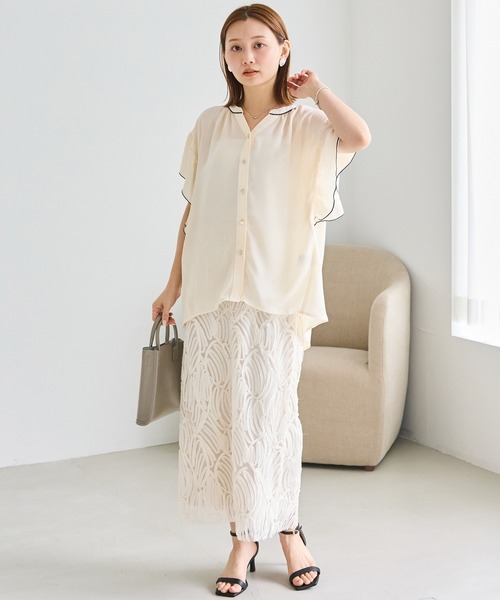 LAVEANGE(ラビアンジェ)の「ジョーゼットバイカラーブラウス|配色ラインで魅せる大人のとろみブラウス/ON・OFF兼用/半袖/きれいめ/洗える(シャツ/ブラウス・レディース・ブラック/オフホワイト・M/LL/3L/4L/5L)」の16枚目の写真