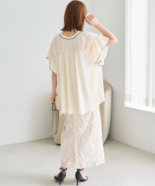 LAVEANGE(ラビアンジェ)の「ジョーゼットバイカラーブラウス|配色ラインで魅せる大人のとろみブラウス/ON・OFF兼用/半袖/きれいめ/洗える(シャツ/ブラウス・レディース・ブラック/オフホワイト・M/LL/3L/4L/5L)」の20枚目の写真