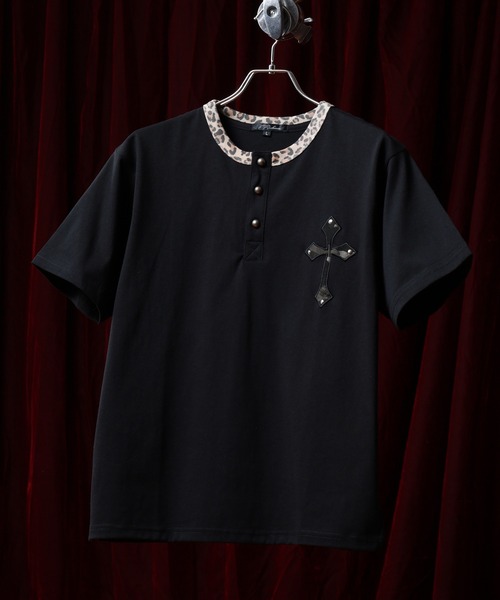 Jungle Storm(ジャングルストーム)の「RESHAM クロスワッペンヘンリーネックTシャツ/クルーT 半袖(Tシャツ/カットソー・メンズ・アイボリー/ブラック/ブラック系/アイボリー系・L/M/S)」の1枚目の写真