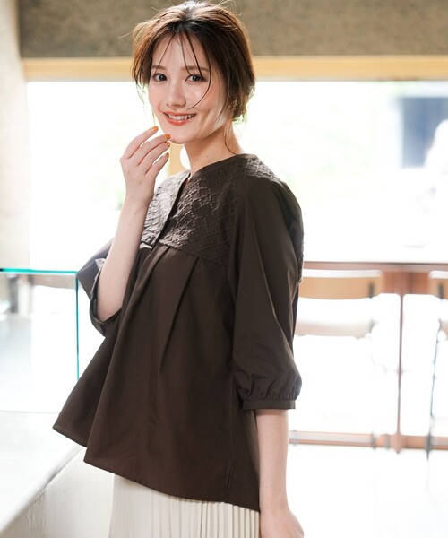 ANY SIS(エニィスィス)の「エンブロイダリースキッパー ブラウス(シャツ/ブラウス・レディース・ホワイト系/ダークブラウン系/ライトイエロー系9・MEDIUM)」の9枚目の写真