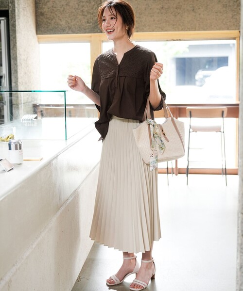 ANY SIS(エニィスィス)の「エンブロイダリースキッパー ブラウス(シャツ/ブラウス・レディース・ホワイト系/ダークブラウン系/ライトイエロー系9・MEDIUM)」の10枚目の写真