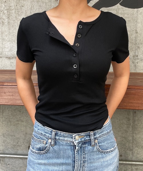 ROGER AND RAW(ロジャーアンドロウ)の「ヘンリーネック ボディースーツ半袖トップス(Tシャツ/カットソー・レディース・ブラウン/ホワイト/ブラック/グレー・FREE)」の5枚目の写真