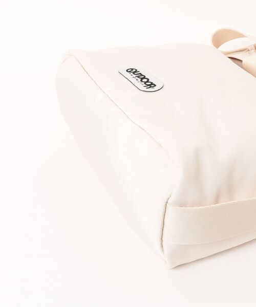 OUTDOOR PRODUCTS（アウトドアプロダクツ）の「【OUTDOOR PRODUCTS】2WAY Belt Tote [S] NYLON（トートバッグ・レディース・ブラウン/ブラック/アイボリー・FREE）」の5枚目の写真