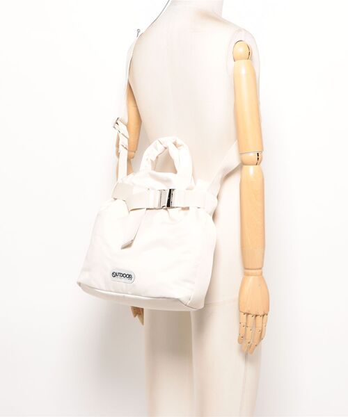 OUTDOOR PRODUCTS（アウトドアプロダクツ）の「【OUTDOOR PRODUCTS】2WAY Belt Tote [S] NYLON（トートバッグ・レディース・ブラウン/ブラック/アイボリー・FREE）」の7枚目の写真