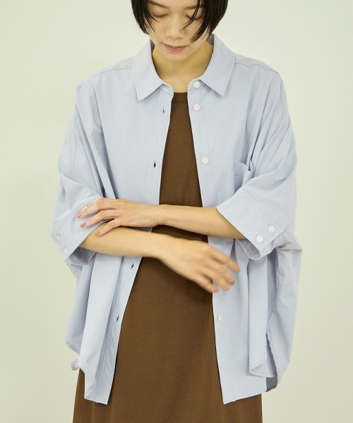 VICKY（ビッキー）の「UVカット 接触冷感 4WAYシャツ（シャツ/ブラウス・レディース・ブルー/オフホワイト/ブラック/ブラウン・M）」の4枚目の写真