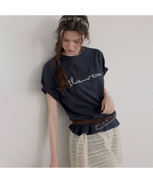 TWEE（トゥウィー）の「ポエジビッグレタリング刺繍Tシャツ（Tシャツ/カットソー・レディース・オリーブ/アイボリー/グレー/マジェンタ/チャコール/ネイビー/ピンク・FREE）」の5枚目の写真