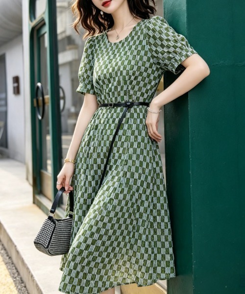 AMAJI(アマジ)の「チェック柄 スクエアネック ワンピース(ワンピース・レディース・グリーン・SMALL/MEDIUM/LARGE/X-LARGE)」の1枚目の写真