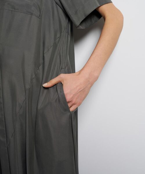 LANVIN en Bleu(ランバンオンブルー)の「キュプラツイルドロストベルトワンピース(ワンピース・レディース・ネイビー/グレー・36/38)」の11枚目の写真