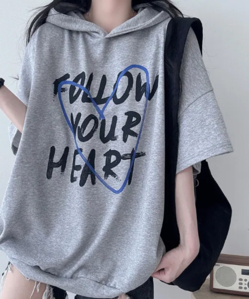 VIVID LADY（ビビッドレディー）の「ハート&英字プリント 半端袖 フーディートップス（Tシャツ/カットソー・レディース・ライトグレー/ブラック/グレー・FREE）」の9枚目の写真
