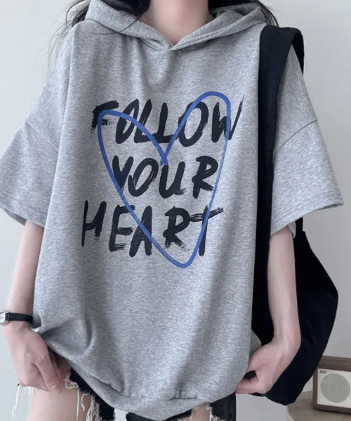 VIVID LADY（ビビッドレディー）の「ハート&英字プリント 半端袖 フーディートップス（Tシャツ/カットソー・レディース・ライトグレー/ブラック/グレー・FREE）」の7枚目の写真