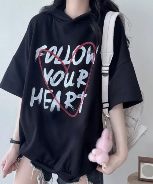 VIVID LADY（ビビッドレディー）の「ハート&英字プリント 半端袖 フーディートップス（Tシャツ/カットソー・レディース・ライトグレー/ブラック/グレー・FREE）」の6枚目の写真