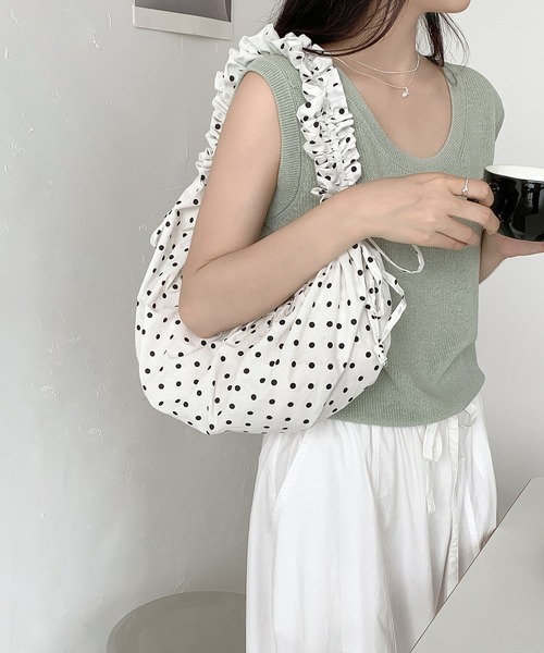 LA VORAGINE(ラ ヴォラジネ)の「ドット柄シャーリングギャザーショルダーバッグ(ショルダーバッグ・レディース・Black/White・FREE)」の2枚目の写真