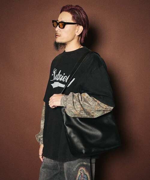 Subciety(サブサエティ)の「Leather shoulder bag(ショルダーバッグ・メンズ・ブラック・FREE)」の2枚目の写真