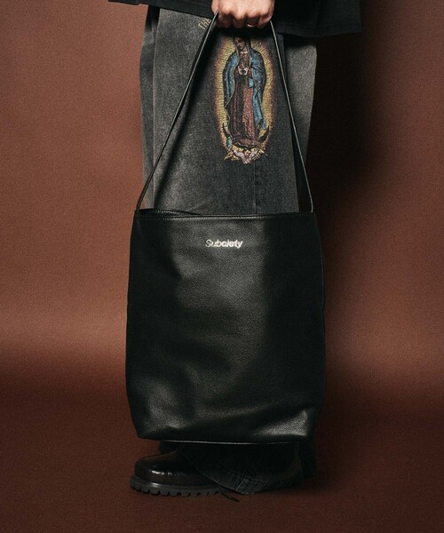 Subciety(サブサエティ)の「Leather shoulder bag(ショルダーバッグ・メンズ・ブラック・FREE)」の5枚目の写真