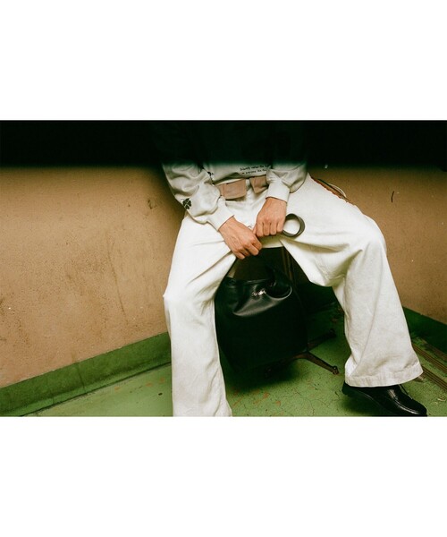 Subciety(サブサエティ)の「Leather shoulder bag(ショルダーバッグ・メンズ・ブラック・FREE)」の11枚目の写真