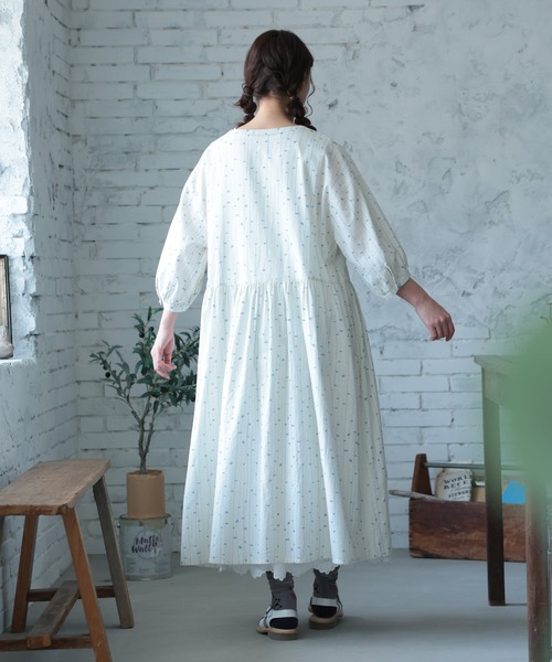 soulberry(ソウルベリー)の「みずの音のワンピース(ワンピース・レディース・キナリ・5L/4L/3L/LL/L/M)」の18枚目の写真