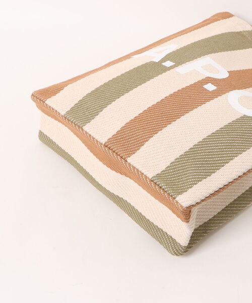 A.P.C.（アーペーセー）の「TOTE LOU（トートバッグ・レディース・カーキ・ONESIZE）」の3枚目の写真