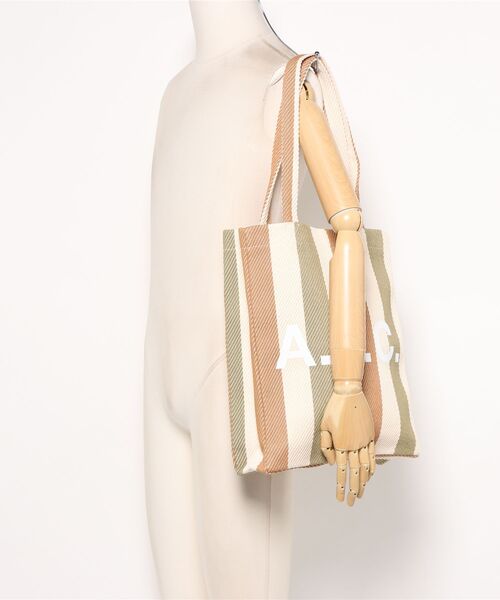A.P.C.（アーペーセー）の「TOTE LOU（トートバッグ・レディース・カーキ・ONESIZE）」の5枚目の写真