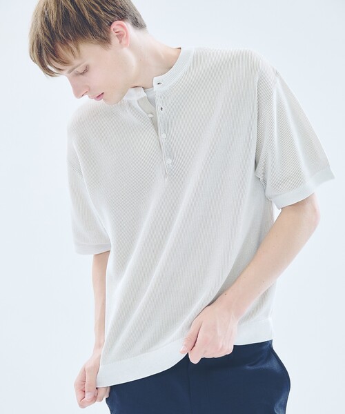ABAHOUSE(アバハウス)の「ドライタッチ ヘンリーネック シアーニットTシャツ(Tシャツ/カットソー・メンズ・ブルー系その他/オフホワイト/ベージュ系その他/ブラック・46/48)」の2枚目の写真