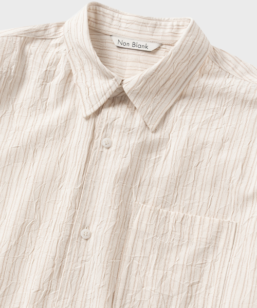 NONBLANK(ノンブランク)の「クリーズストライプクロップHSシャツ_BEIGE STRIPE(シャツ/ブラウス・メンズ・ベージュ・SMALL/MEDIUM/LARGE/X-LARGE)」の3枚目の写真