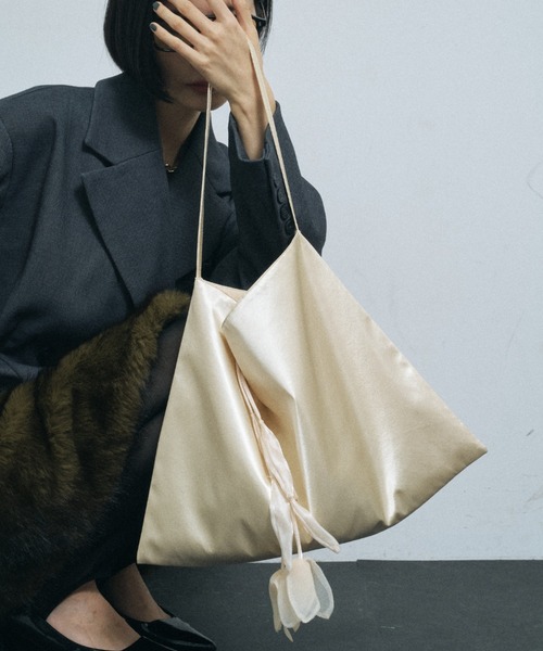 yae（ヤエ）の「Tulip bag / チューリップバッグ（トートバッグ・レディース・ナチュラル/ブラック・FREE）」の15枚目の写真