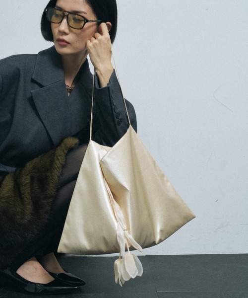 yae（ヤエ）の「Tulip bag / チューリップバッグ（トートバッグ・レディース・ナチュラル/ブラック・FREE）」の14枚目の写真