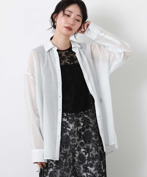 Gready Brilliant(グレディブリリアン)の「綿ボイルシアーシャツ(シャツ/ブラウス・レディース・ブラック/イエロー/サックスブルー・38)」の2枚目の写真