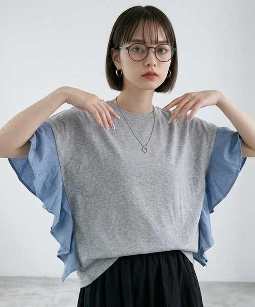 CRB(シーアールビー)の「デニム切替フリルトップス(Tシャツ/カットソー・レディース・グレー/オフホワイト/ブラック・F)」の1枚目の写真