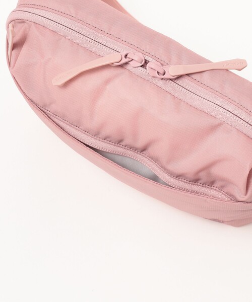 ARC'TERYX(アークテリクス)の「ARC'TERYX / Heliad Crossbody(ボディバッグ/ウエストポーチ・レディース・ピンク/オリーブ/ベージュ/インディゴブルー・ONE SIZE)」の9枚目の写真