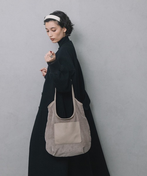 Beau're(ヴュレ)の「BEAURE コーデュロイ×コットン リバーシブル縦長トートバッグ(トートバッグ・レディース・ブラウン/グレイッシュベージュ・FREE)」の2枚目の写真
